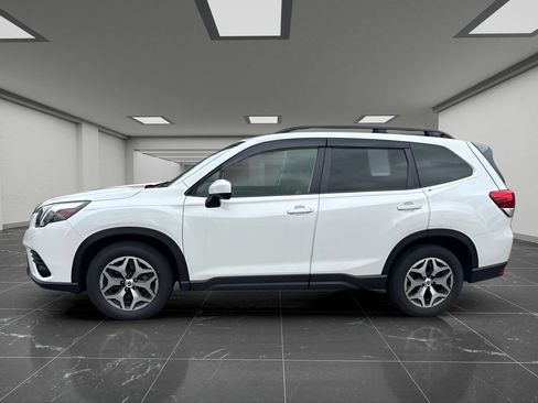 Certified 2024 Subaru Forester Premium AWD/4WD image 4
