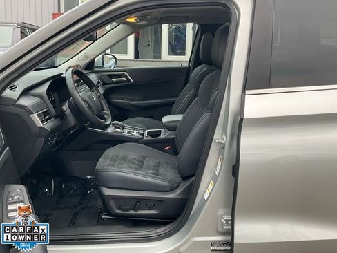 Used 2024 Mitsubishi Outlander SE image 14
