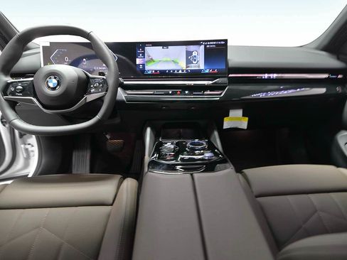 Used 2026 BMW 530i w/ Executive Package RWD image 13
