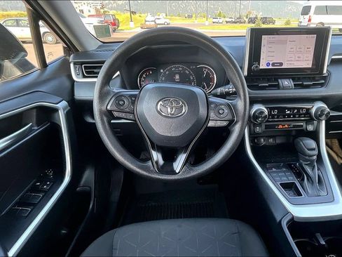 Used 2025 Toyota RAV4 XLE AWD/4WD image 5