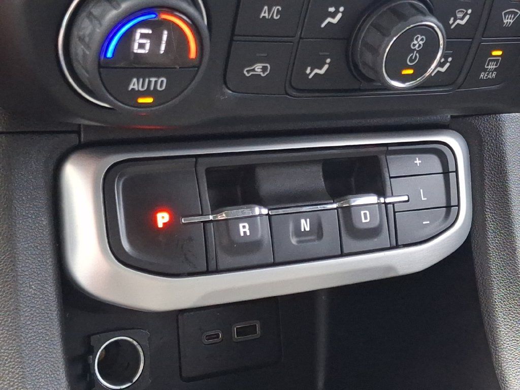 Used 2022 GMC Acadia SLE w/ Driver Convenience Package FWD image 18