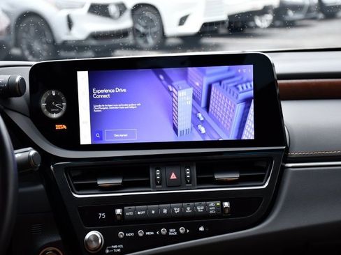 Certified 2025 Lexus ES 300h w/ Premium Package image 26