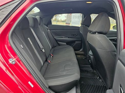 Used 2025 Hyundai Elantra Sport image 12