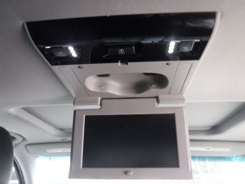 Used 2015 Cadillac Escalade Premium image 28