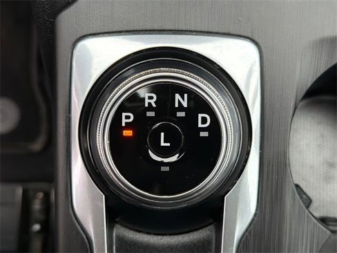 Used 2020 Ford Escape SE image 31