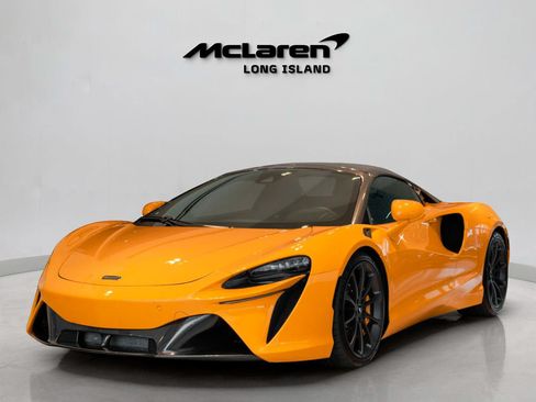 Used 2026 McLaren Artura Spider RWD image 2