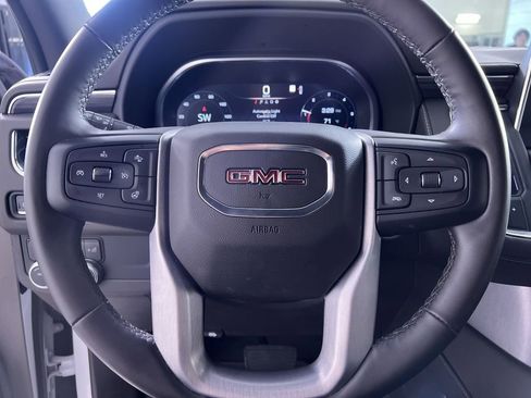 Used 2023 GMC Yukon SLT w/ SLT Luxury Package image 16