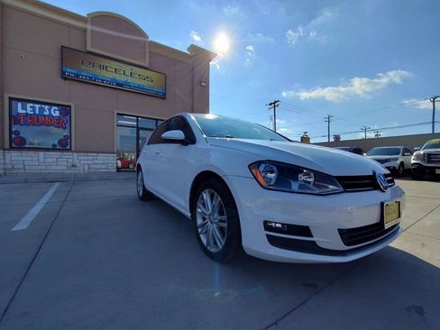 Used 2016 Volkswagen Golf SE image 2