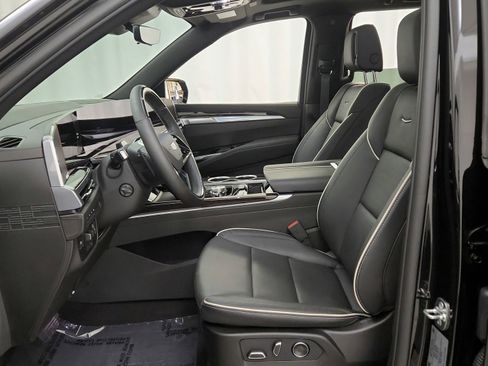 Used 2026 Cadillac Escalade Luxury w/ LPO, Floor Liner Package AWD/4WD image 18