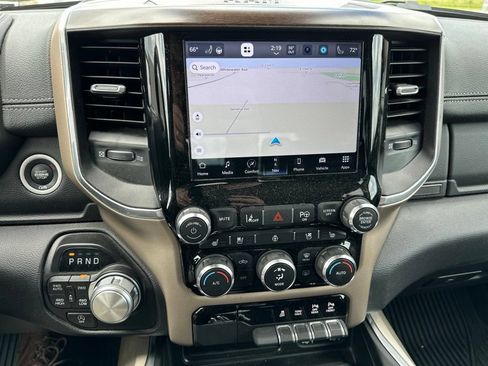 Used 2022 RAM 1500 Laramie AWD/4WD image 5