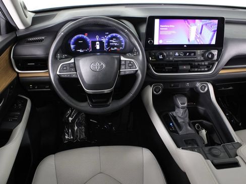 Used 2024 Toyota Grand Highlander FWD image 7