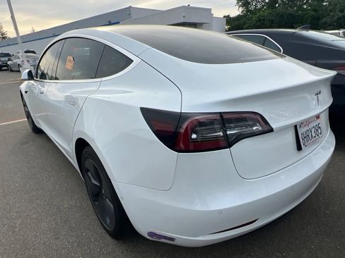 Used 2018 Tesla Model 3 Mid Range image 6