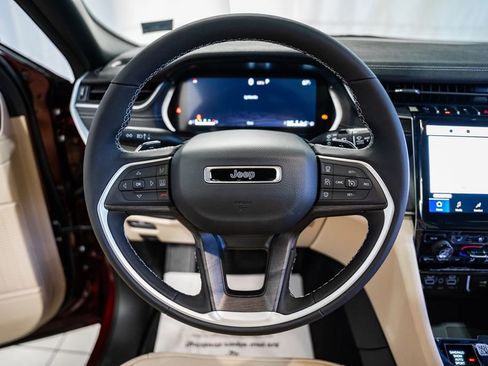 New 2025 Jeep Grand Cherokee Limited w/ Luxury Tech Group II image 31