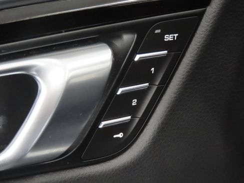 Certified 2026 Porsche Macan AWD/4WD image 36