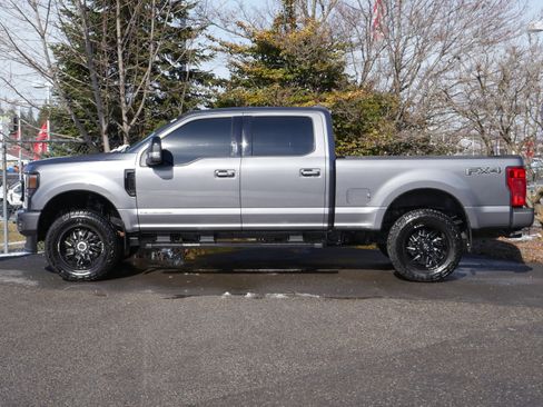 Certified 2022 Ford F250 Lariat w/ Black Appearance Package image 17