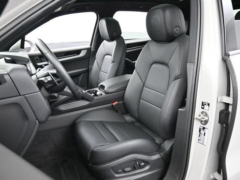 Certified 2026 Porsche Cayenne E-Hybrid AWD/4WD image 5