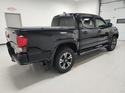 Used 2019 Toyota Tacoma TRD Sport image 6