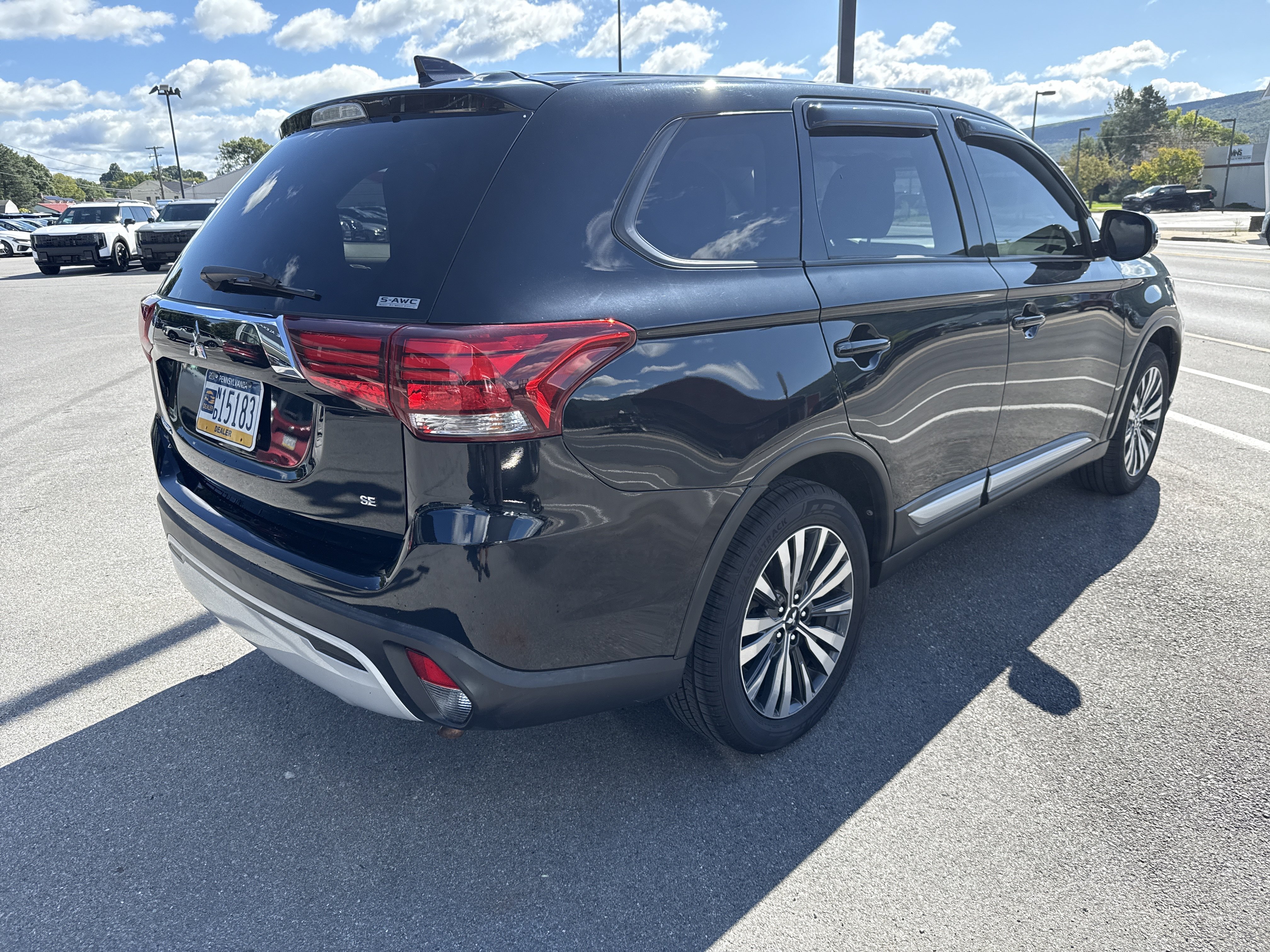 Used 2020 Mitsubishi Outlander SE AWD/4WD image 3