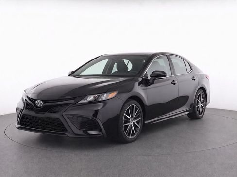 Used 2024 Toyota Camry SE FWD image 1