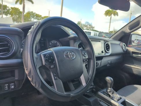 Used 2017 Toyota Tacoma TRD Sport w/ Tow Package (A/T) image 24