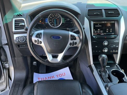 Used 2015 Ford Explorer XLT w/ Equipment Group 202B AWD/4WD image 9