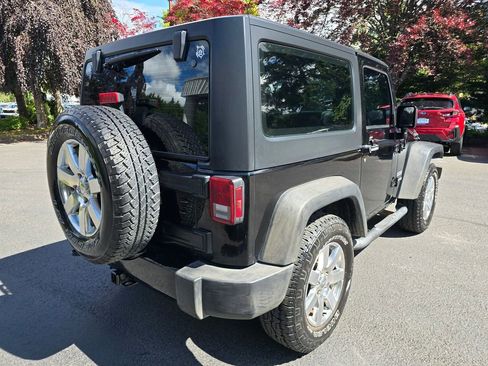 Used 2018 Jeep Wrangler Sport w/ Connectivity Group AWD/4WD image 4