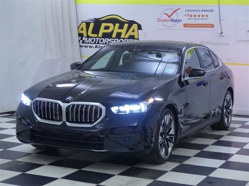 Used 2025 BMW 530i xDrive w/ Premium Package image 4