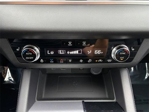 New 2025 Mitsubishi Outlander SEL image 21