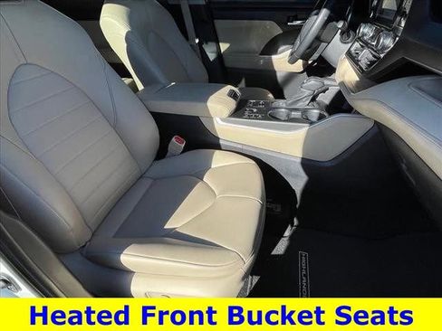 Used 2024 Toyota Highlander XLE image 11