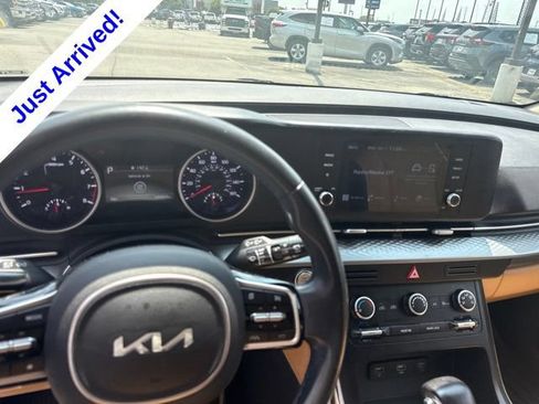 Used 2023 Kia Carnival LX FWD image 10