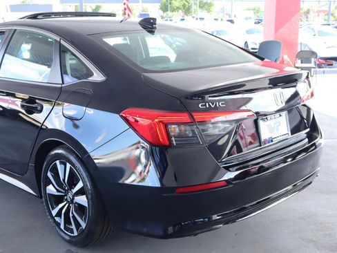 Used 2023 Honda Civic EX image 9