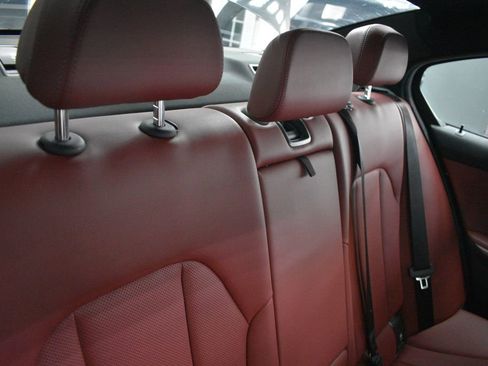 Used 2023 BMW 330i Sedan w/ M Sport Package image 27