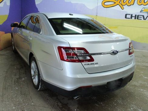 Used 2017 Ford Taurus SE image 5