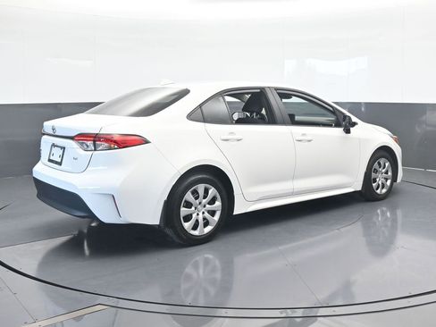 Used 2025 Toyota Corolla LE image 6
