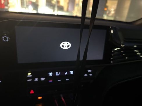 Used 2025 Toyota Camry SE image 27