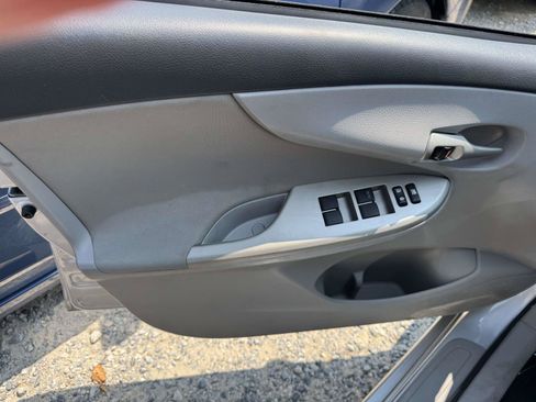 Used 2012 Toyota Corolla LE FWD image 12