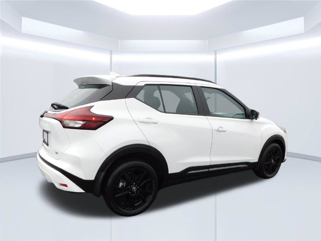 Used 2024 Nissan Kicks SR FWD image 3