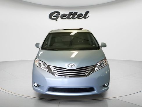 Used 2017 Toyota Sienna XLE w/ XLE Navigation Package FWD image 1