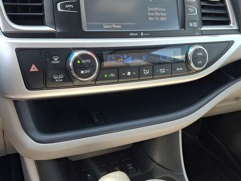 Used 2015 Toyota Highlander XLE AWD/4WD image 14