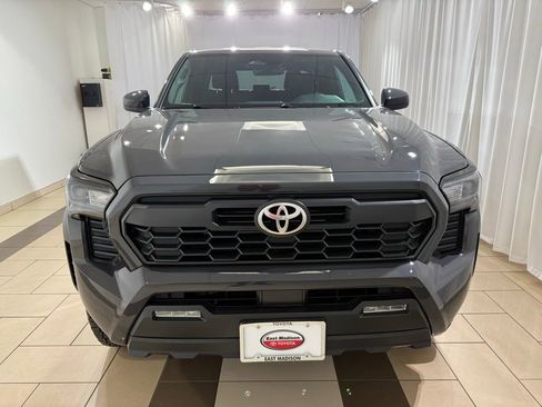 Certified 2025 Toyota Tacoma TRD Off-Road AWD/4WD image 8