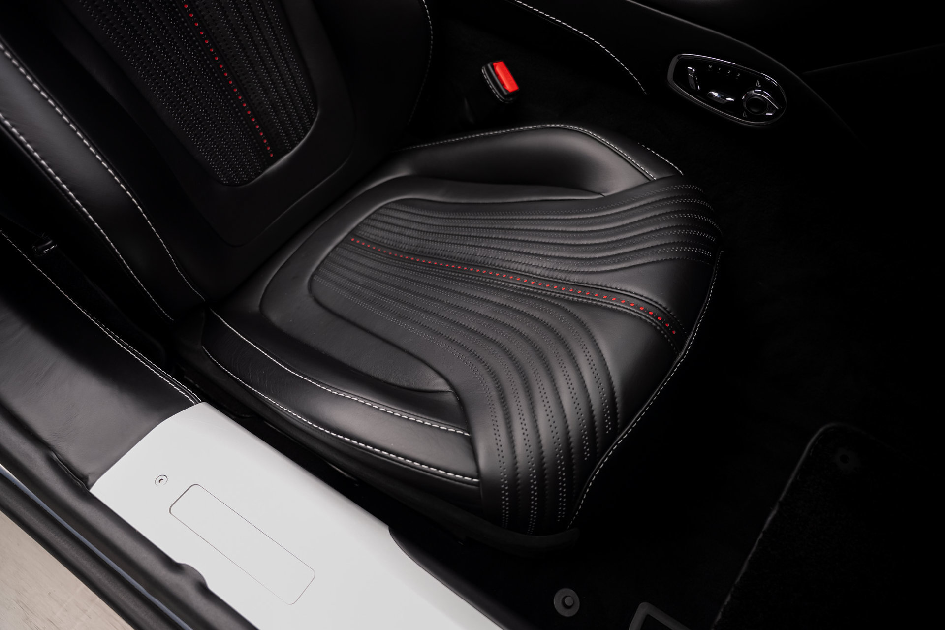 Used 2019 Aston Martin DB11 Volante RWD image 66