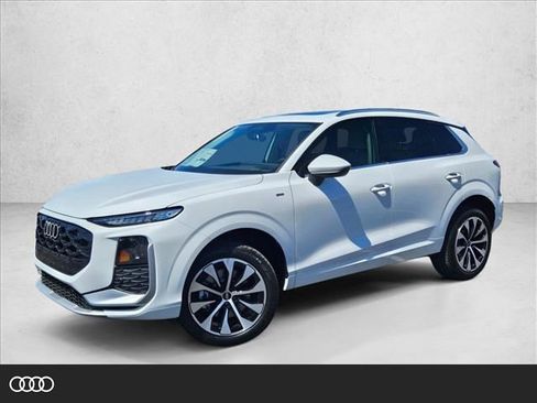 New 2026 Audi Q3 quattro 2.0T AWD/4WD image 1