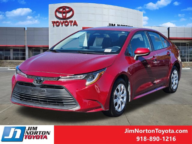 Used 2025 Toyota Corolla LE FWD image 3