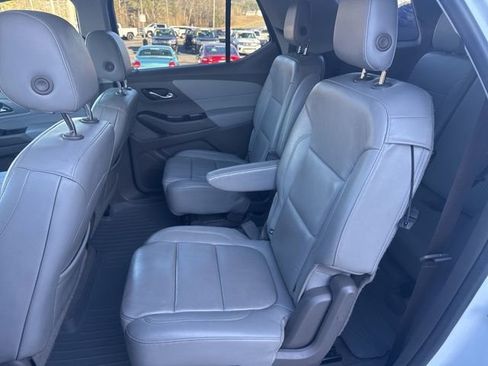 Used 2018 Chevrolet Traverse LT image 17