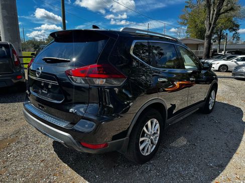 Used 2018 Nissan Rogue SV w/ Premium Package image 8