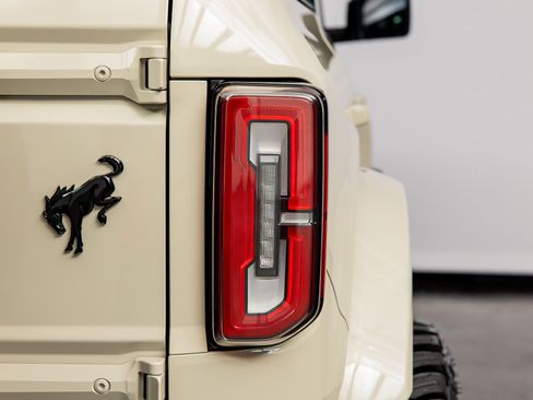 Used 2025 Ford Bronco Outer Banks AWD/4WD image 19