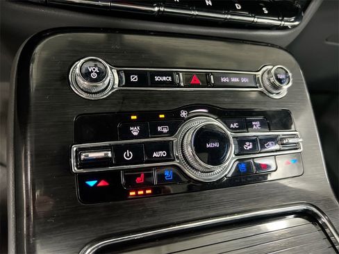 Used 2021 Lincoln Nautilus Reserve image 16