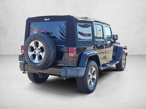 Used 2017 Jeep Wrangler Unlimited Sahara AWD/4WD image 5