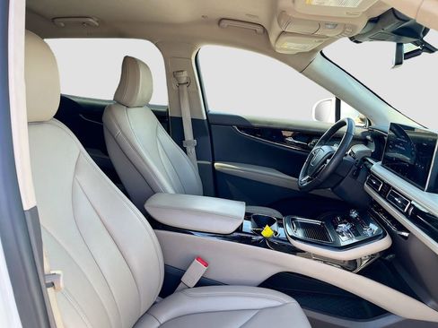 Used 2023 Lincoln Nautilus AWD image 26