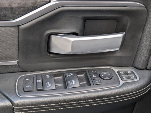 Used 2024 RAM 2500 Big Horn w/ Sport Appearance Package image 15